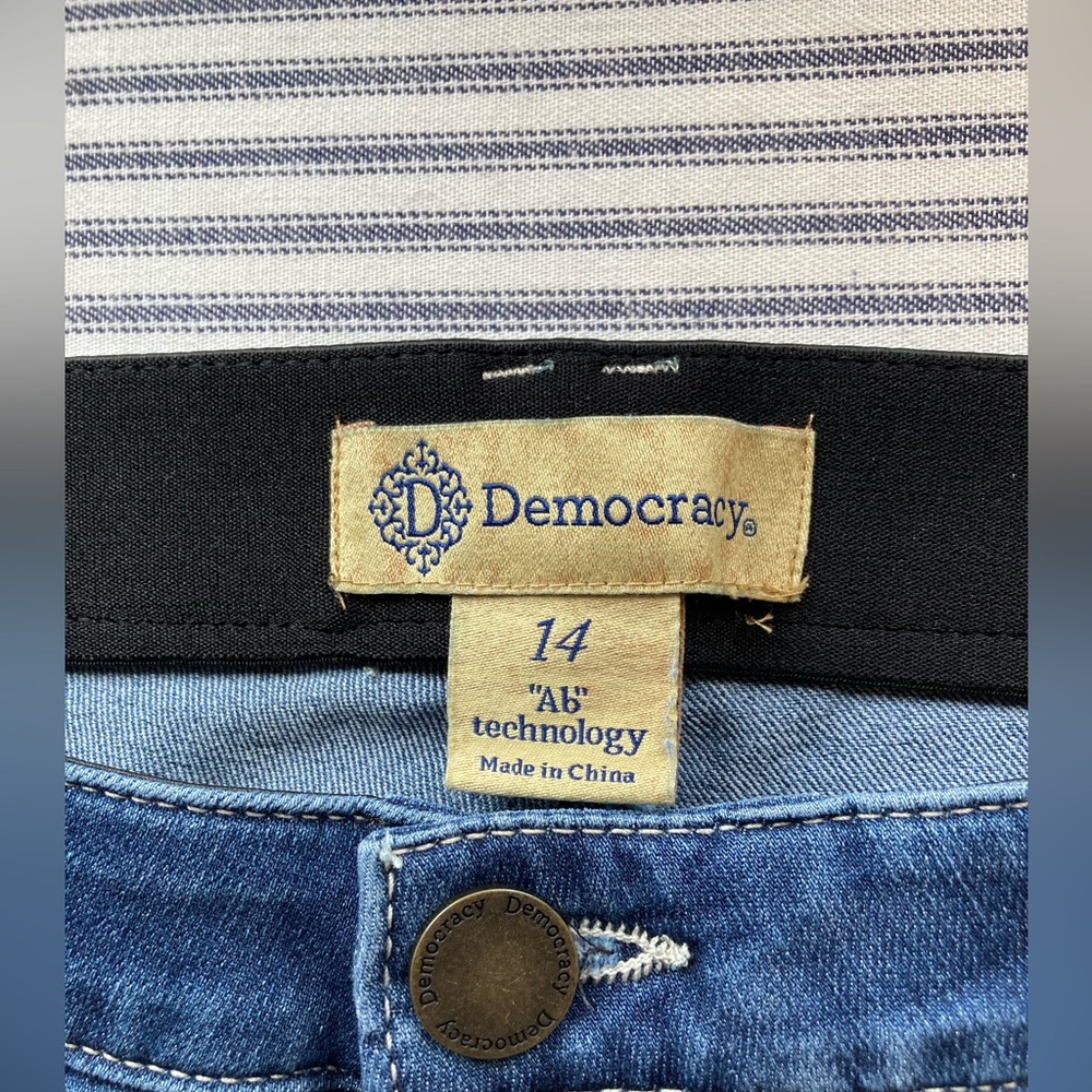 NWT Women’s Democracy Ankle Length Jeans with Booty Lift, Size 14 - Picture 3 of 14
